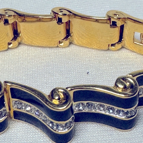 Swarovski 🤩HOST PICK 🤩gold bracelet with black enamel and crystal accents USED - Picture 7 of 11